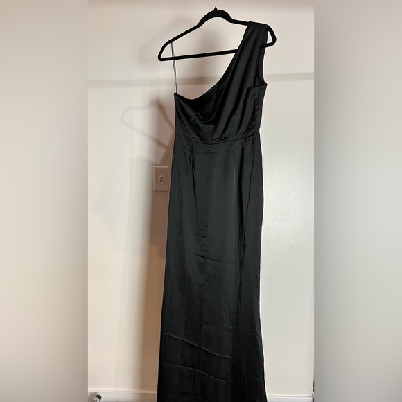 (Black)Morgan One Shoulder Gown - Picture 9 of 14